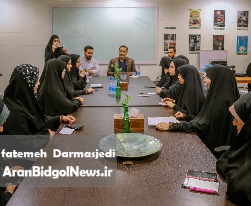  گزارش تصویری دیدار خبرنگاران پرتال خبری شهرستان آران و بیدگل با فرماندار محترم شهرستان